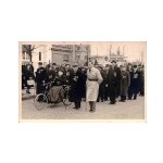 010-Triphon-Van-Vooren-bijeenkomst-11-november-(2de-van-links-naast-invalidewagen).jpg